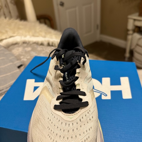 Hoka size six - Picture 4 of 8